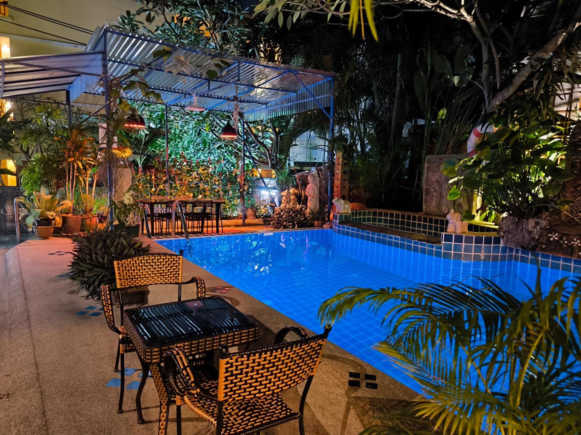 Seven Seas Hotel Patong Exterior foto